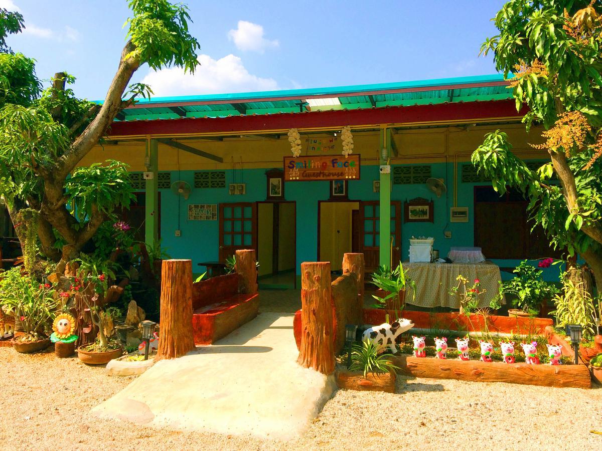 Smilingface Guesthouse Sukhothai Bagian luar foto